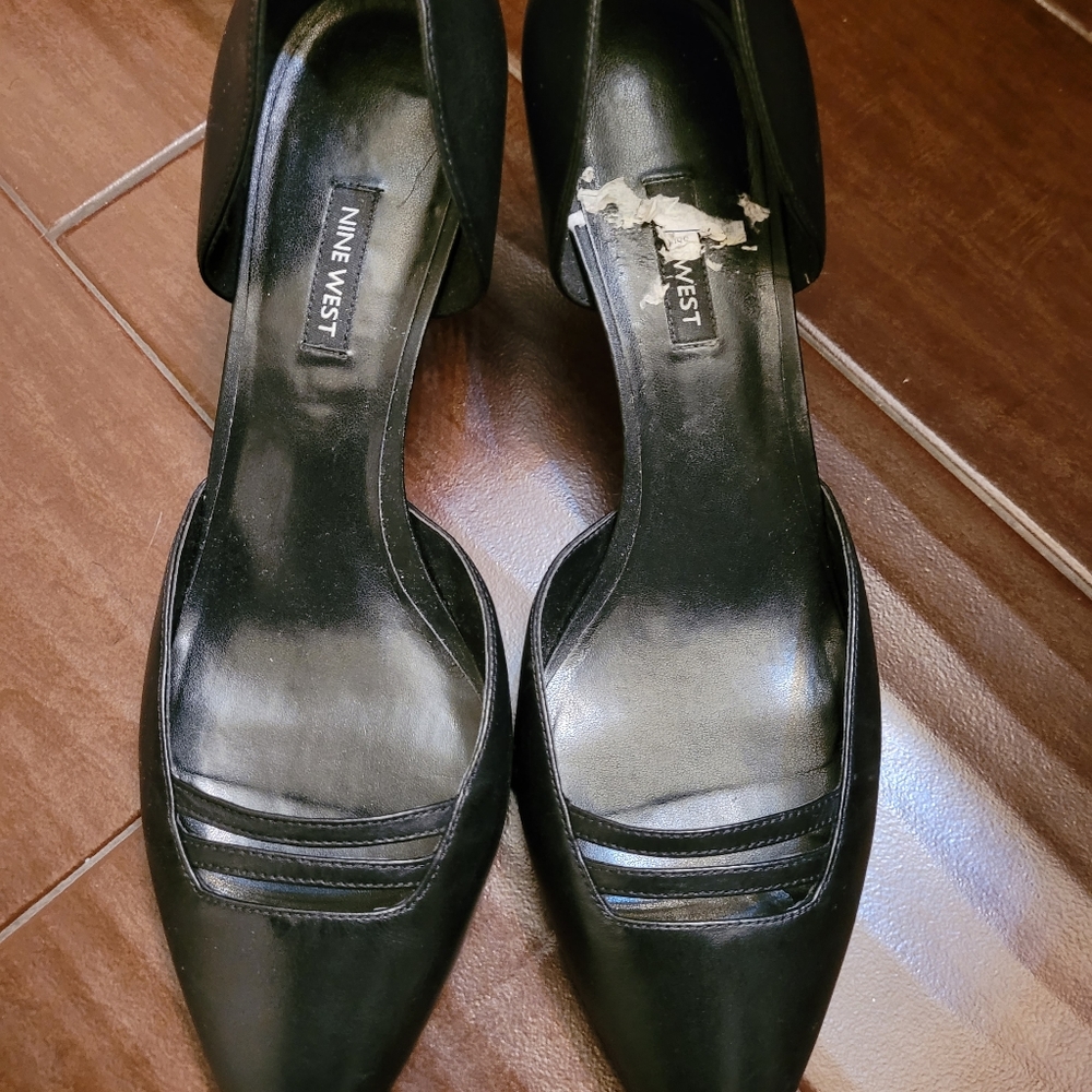 Nine West Black Pointy Toe Pump